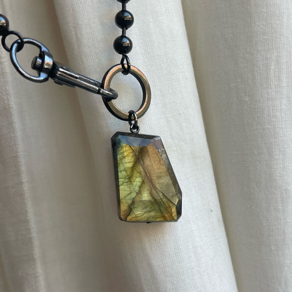 Rocking vibe crystal necklace with essential oil lava diffuser clasp